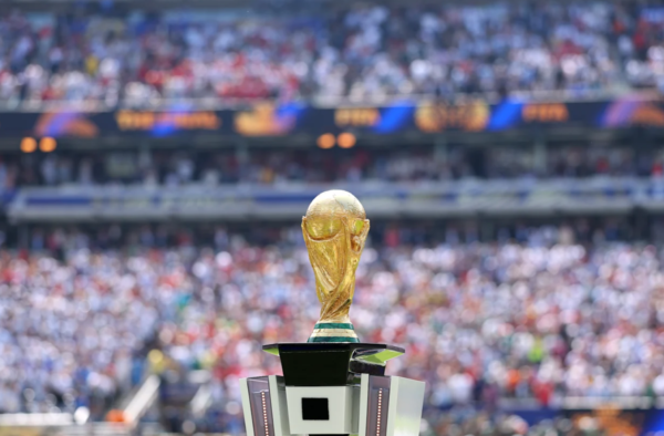 Jugadores disputan la final del Mundial ante millones de aficionados que esperan conocer al nuevo campeón.