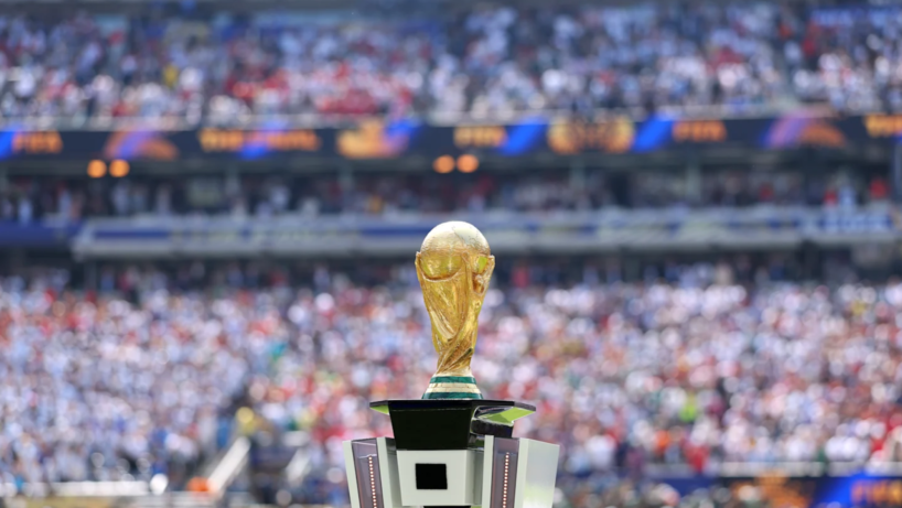 Jugadores disputan la final del Mundial ante millones de aficionados que esperan conocer al nuevo campeón.