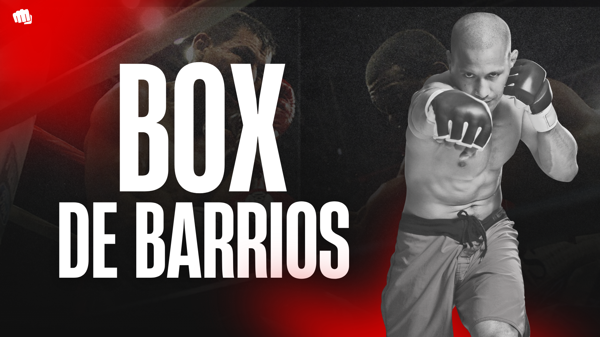 Boxeadores compiten durante la inauguración del Torneo Municipal Box de Barrios en Chihuahua ante cientos de aficionados.