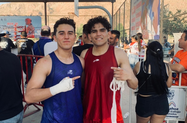 Boxeadores juveniles de Chihuahua durante una competencia nacional